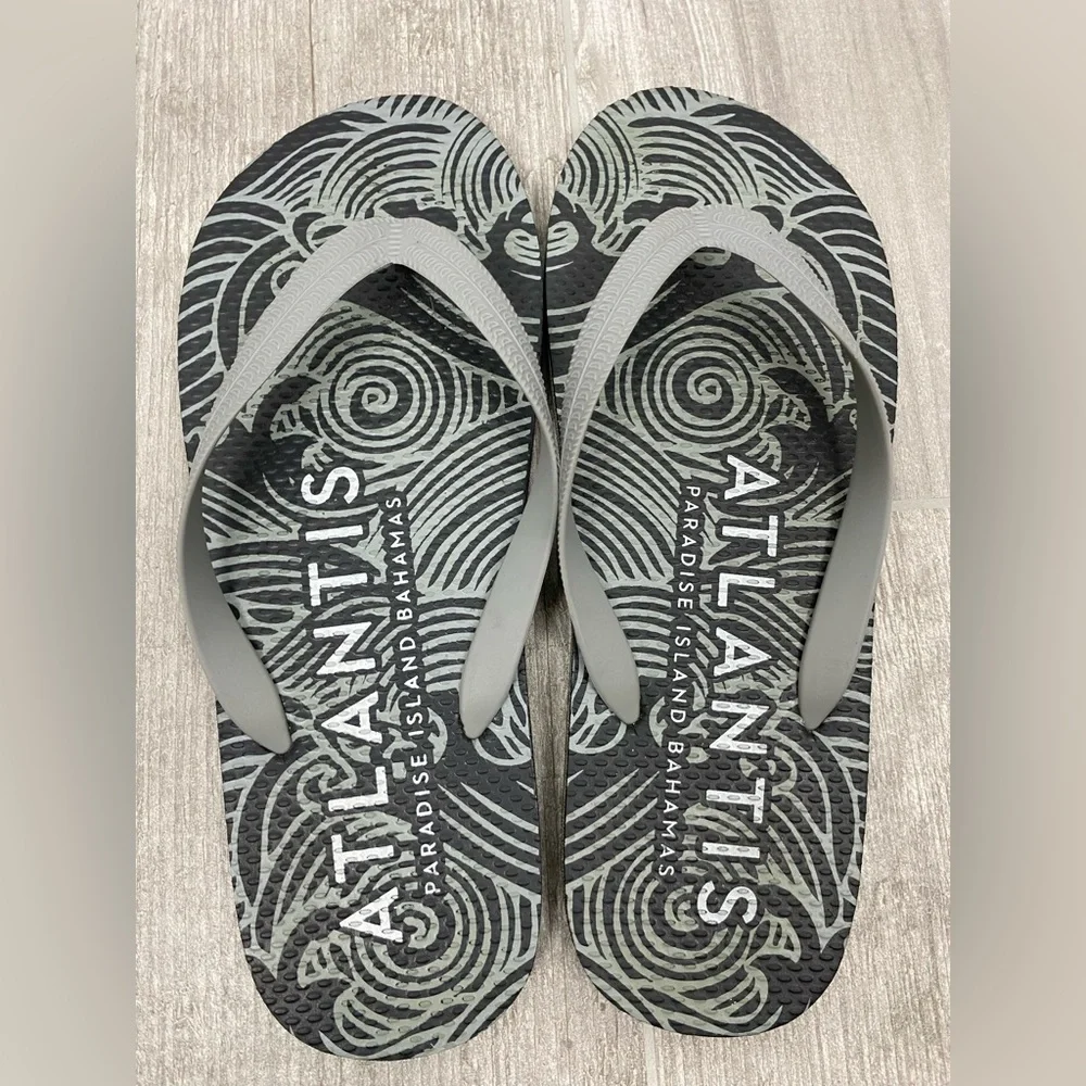 Atlantis Paradise Island Bahamas flip-flops black/grey patterned sole Men’s 10.5